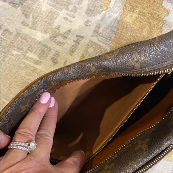 Louis Vuitton Nile Monogram Crossbody Bag - Picture 9 of 9